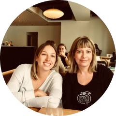 2 women in a diner